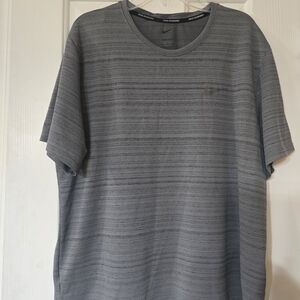 Nike Men's Short Sleeve Gray Tee